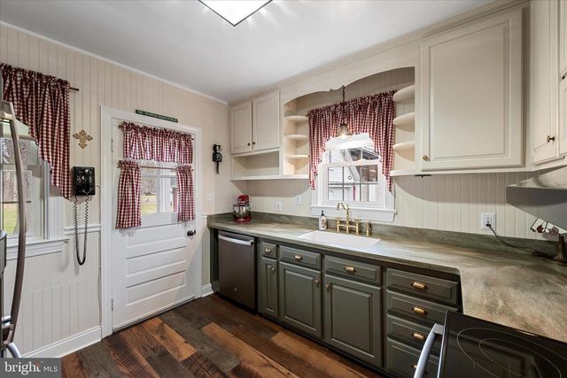 310 W MAIN STREET, Wardensville, WV 26851