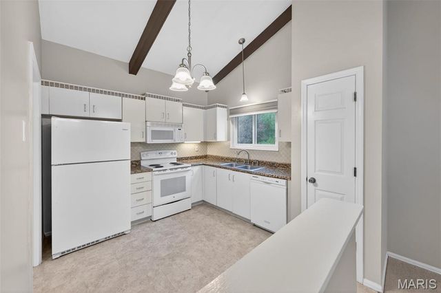 10 Barrington Drive, St Peters, MO 63376