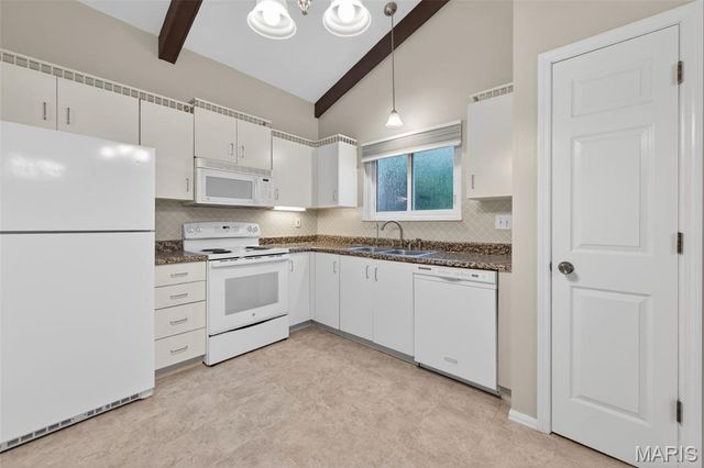 10 Barrington Drive, St Peters, MO 63376