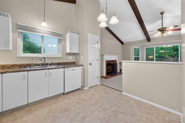 10 Barrington Drive, St Peters, MO 63376