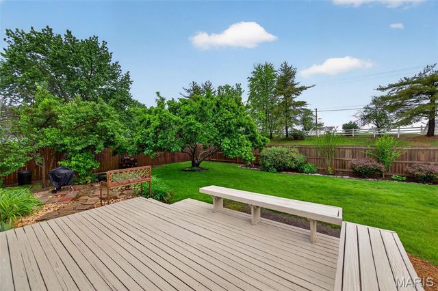 10 Barrington Drive, St Peters, MO 63376