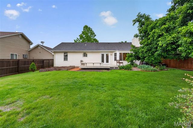 10 Barrington Drive, St Peters, MO 63376