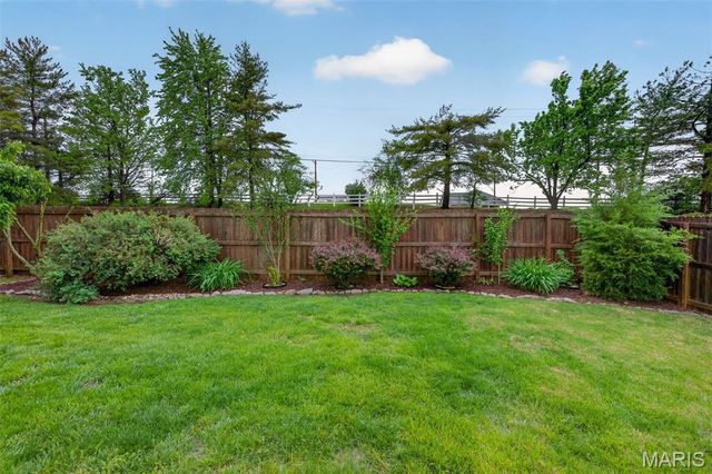 10 Barrington Drive, St Peters, MO 63376