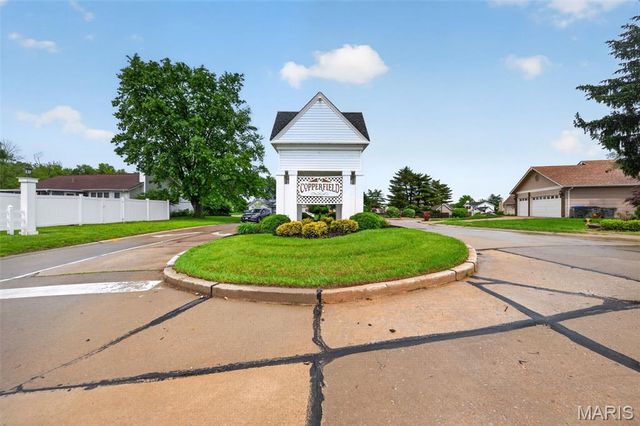 10 Barrington Drive, St Peters, MO 63376