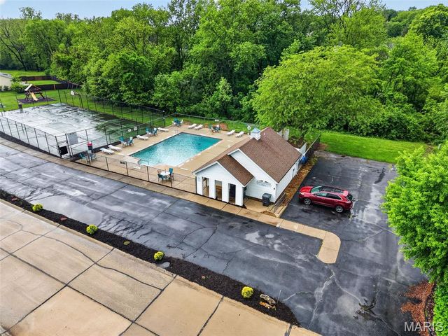 10 Barrington Drive, St Peters, MO 63376