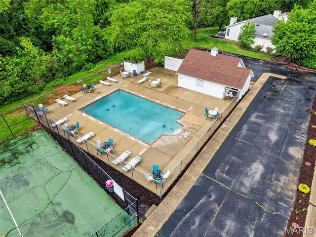 10 Barrington Drive, St Peters, MO 63376
