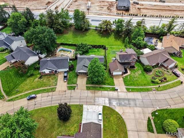 10 Barrington Drive, St Peters, MO 63376