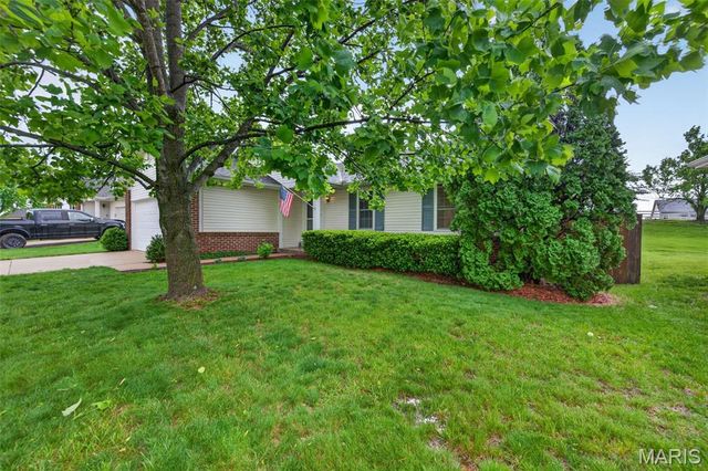 10 Barrington Drive, St Peters, MO 63376