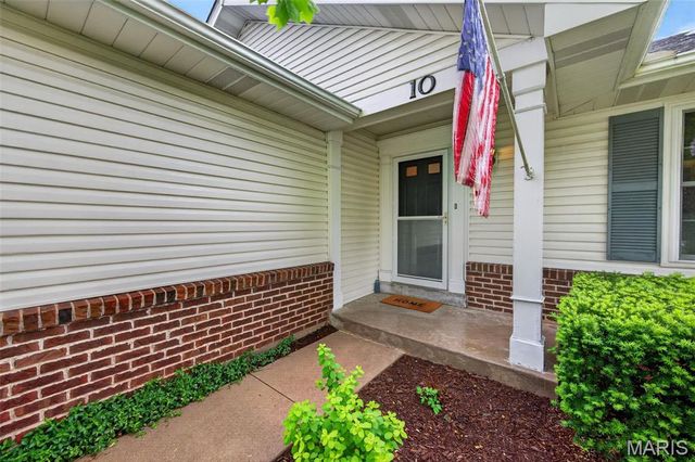 10 Barrington Drive, St Peters, MO 63376