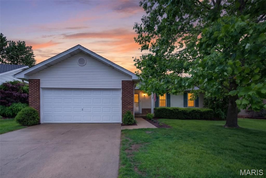 10 Barrington Drive, St Peters, MO 63376
