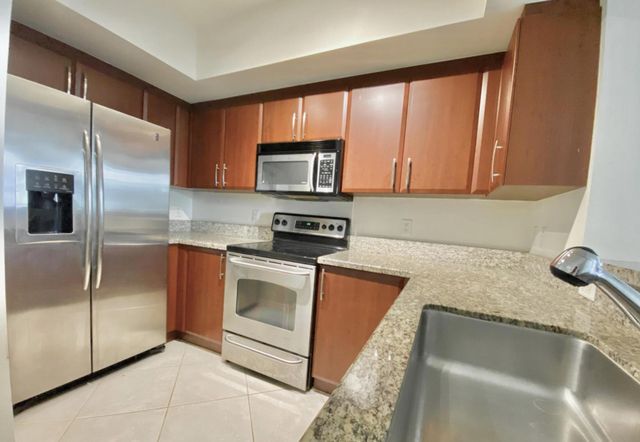 403 S Sapodilla Avenue 218, West Palm Beach, FL 33401