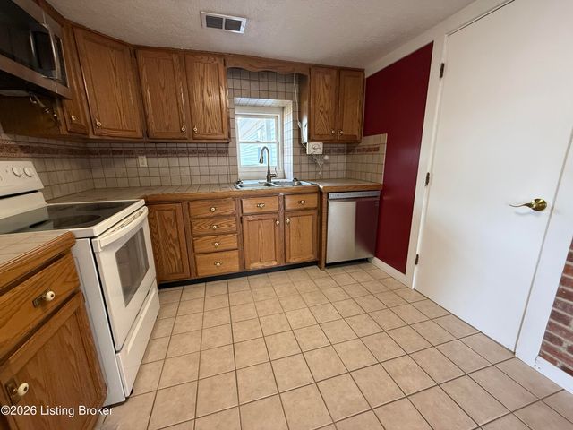 8201 Damascus Rd, Louisville, KY 40228