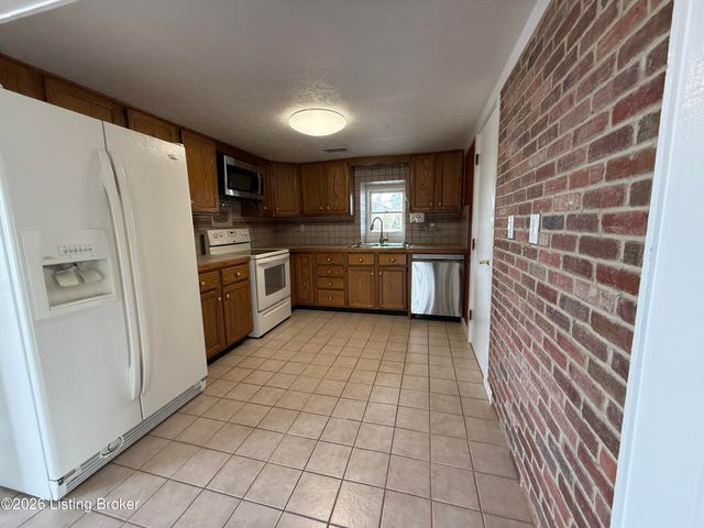 8201 Damascus Rd, Louisville, KY 40228