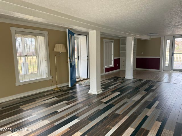 8201 Damascus Rd, Louisville, KY 40228