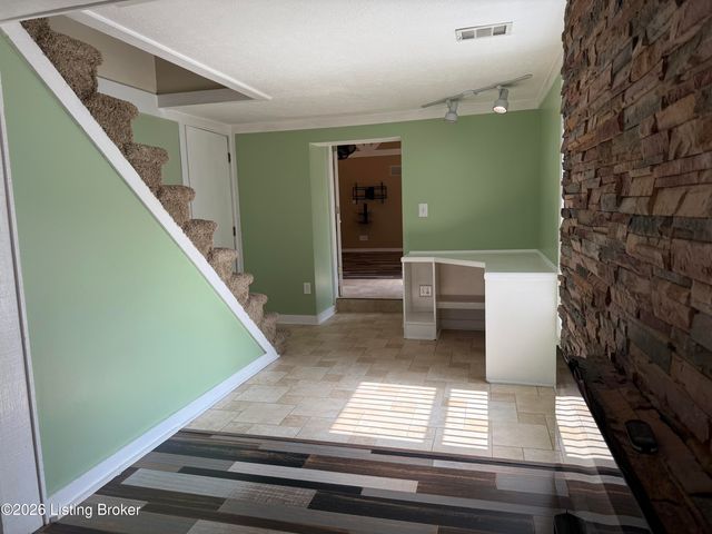 8201 Damascus Rd, Louisville, KY 40228