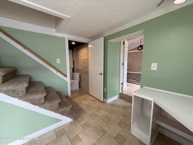 8201 Damascus Rd, Louisville, KY 40228