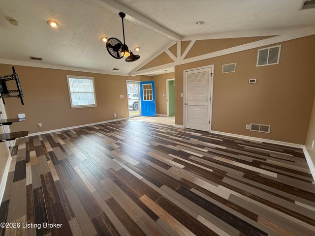 8201 Damascus Rd, Louisville, KY 40228