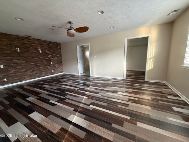 8201 Damascus Rd, Louisville, KY 40228