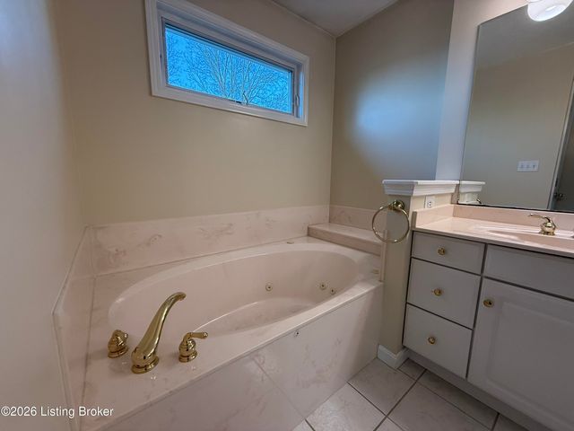 8201 Damascus Rd, Louisville, KY 40228