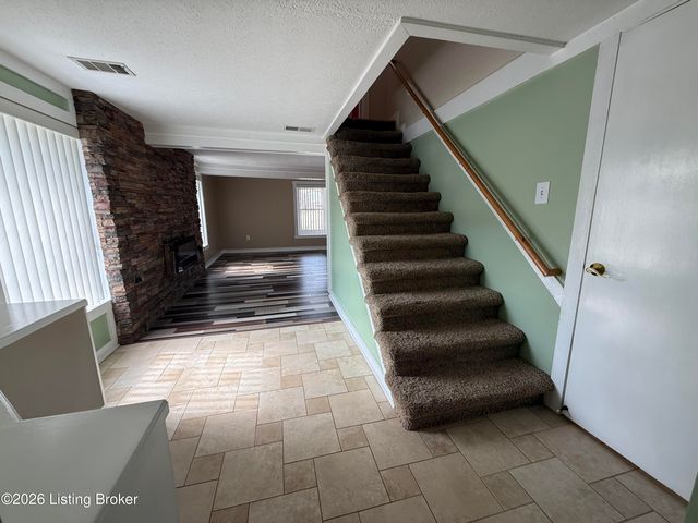 8201 Damascus Rd, Louisville, KY 40228