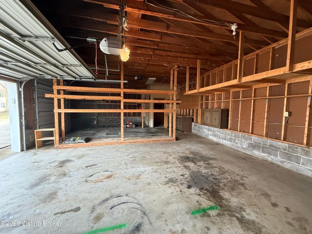 8201 Damascus Rd, Louisville, KY 40228