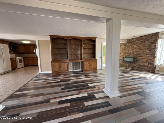 8201 Damascus Rd, Louisville, KY 40228