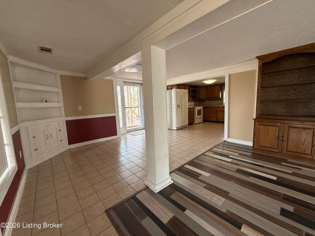 8201 Damascus Rd, Louisville, KY 40228