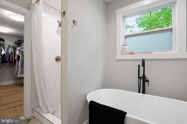 900 BUNNY LN, Harpers Ferry, WV 25425