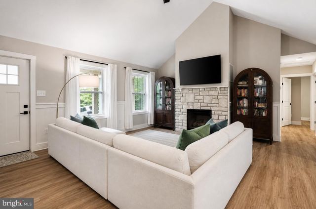 900 BUNNY LN, Harpers Ferry, WV 25425