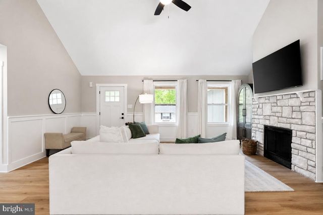 900 BUNNY LN, Harpers Ferry, WV 25425