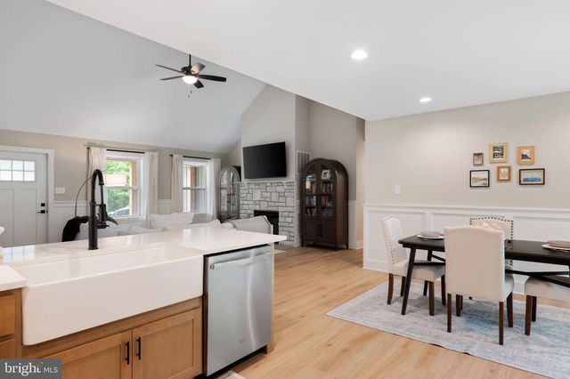 900 BUNNY LN, Harpers Ferry, WV 25425