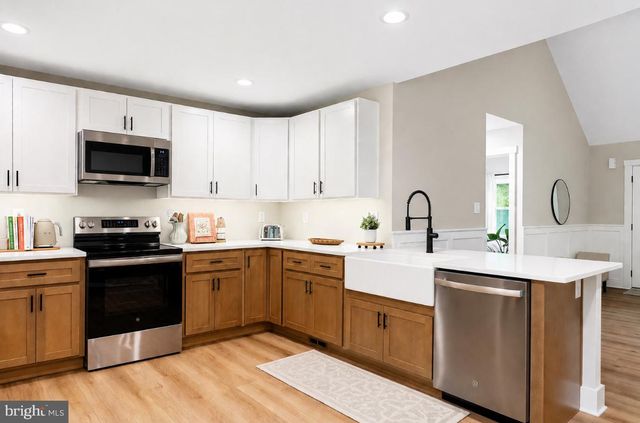 900 BUNNY LN, Harpers Ferry, WV 25425