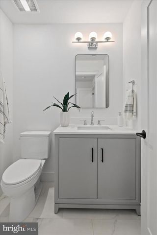 911 N IRVING ST, Arlington, VA 22201