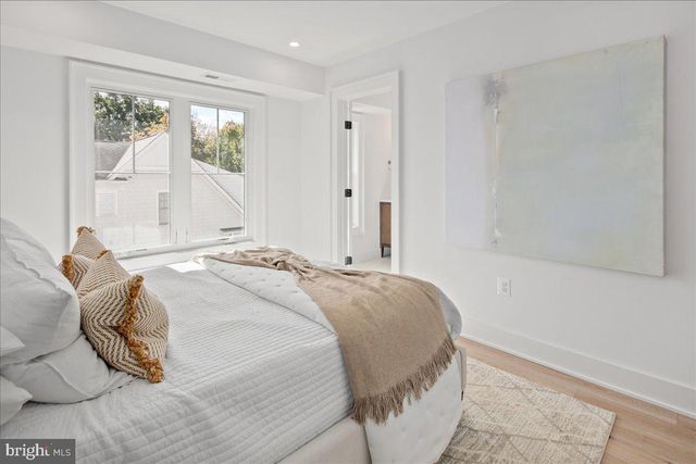 911 N IRVING ST, Arlington, VA 22201