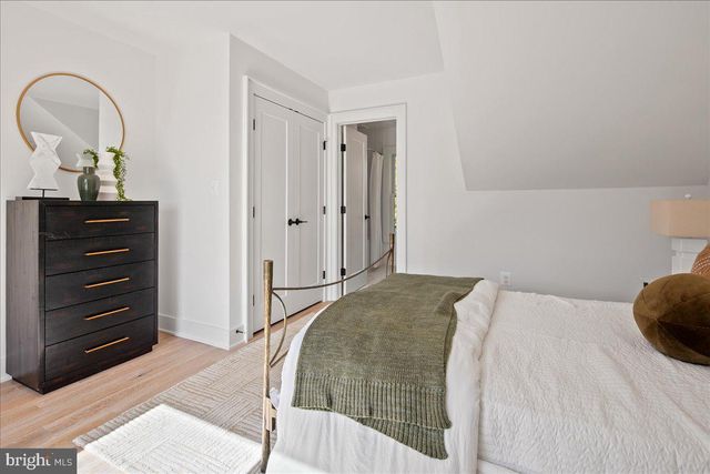 911 N IRVING ST, Arlington, VA 22201