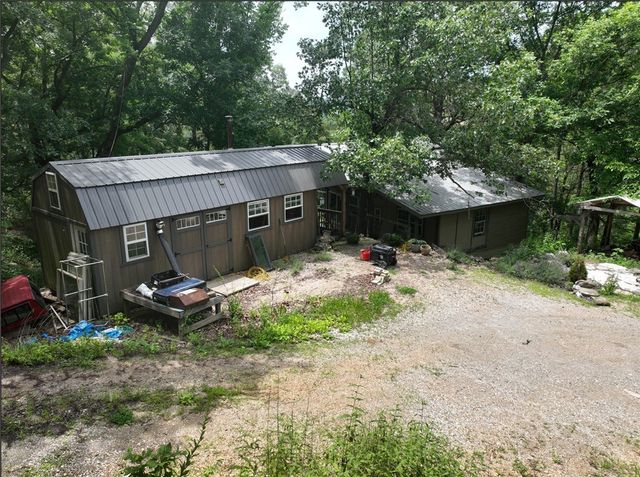 6937 Highway 221, Berryville, AR 72616