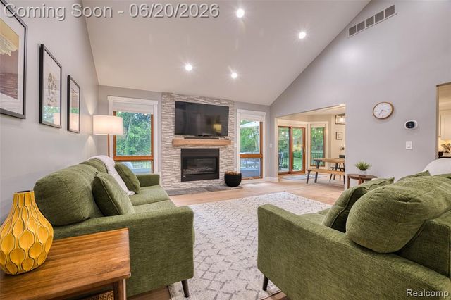 5901 Ford Road, Commerce Twp, MI 48382