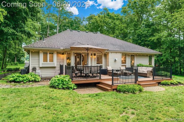 5901 Ford Road, Commerce Twp, MI 48382