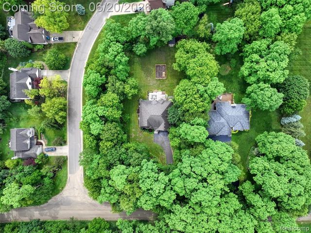 5901 Ford Road, Commerce Twp, MI 48382