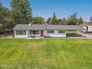 640 Arrowsmith Ave, Sunnyside, WA 98944