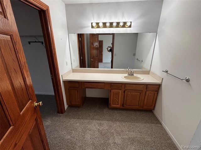 2161 Crystal Drive 8, Rochester Hills, MI 48309