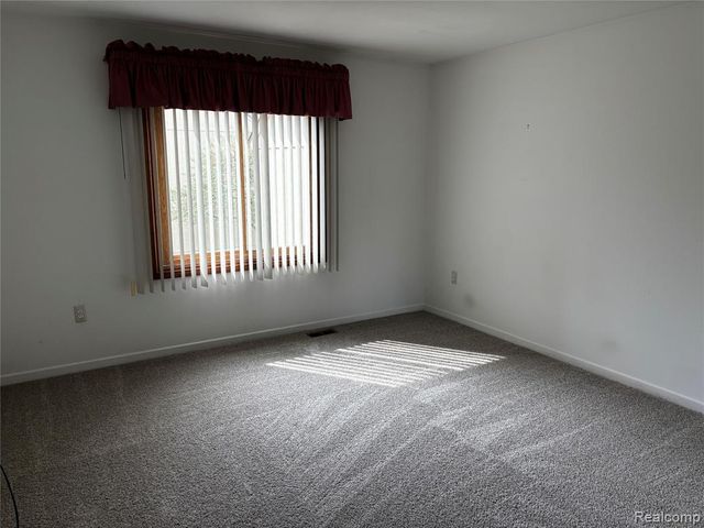 2161 Crystal Drive 8, Rochester Hills, MI 48309