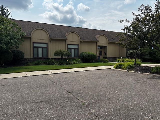 2161 Crystal Drive 8, Rochester Hills, MI 48309