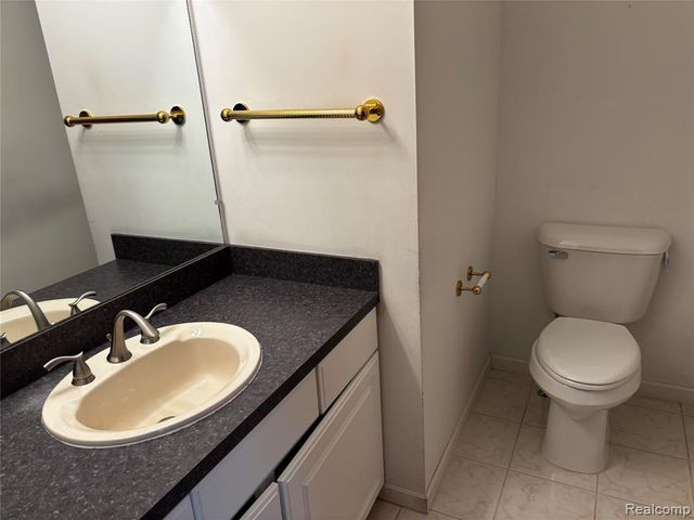 2161 Crystal Drive 8, Rochester Hills, MI 48309