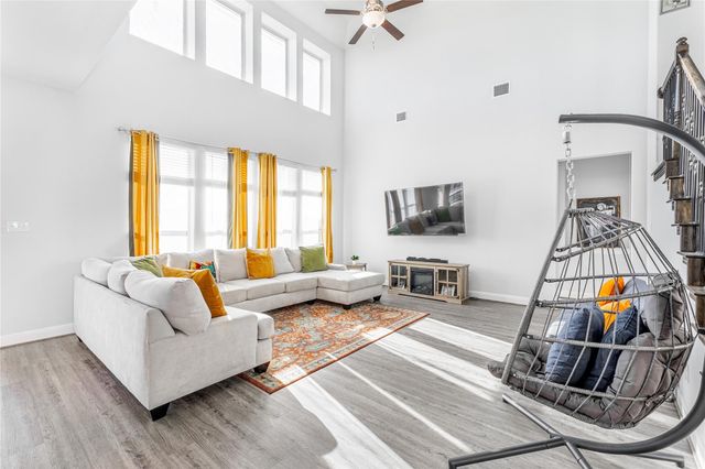 306 Pulitzer DR, Hutto, TX 78634