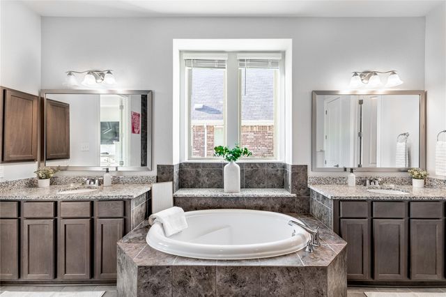 306 Pulitzer DR, Hutto, TX 78634