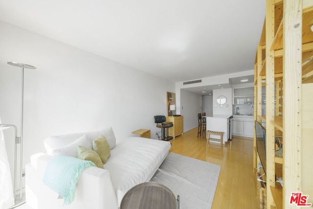 800 W 1st Street 2104, Los Angeles, CA 90012