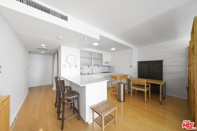 800 W 1st Street 2104, Los Angeles, CA 90012