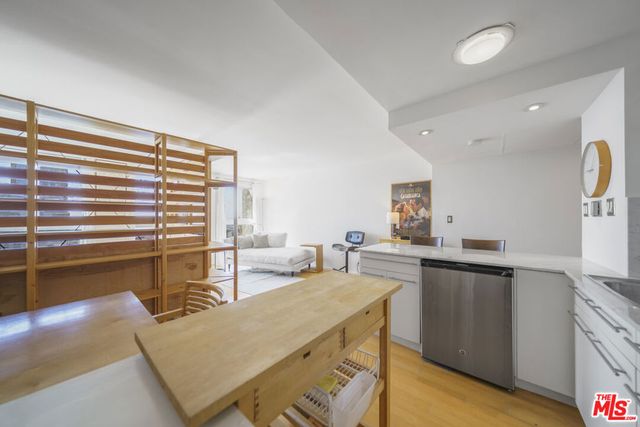 800 W 1st Street 2104, Los Angeles, CA 90012
