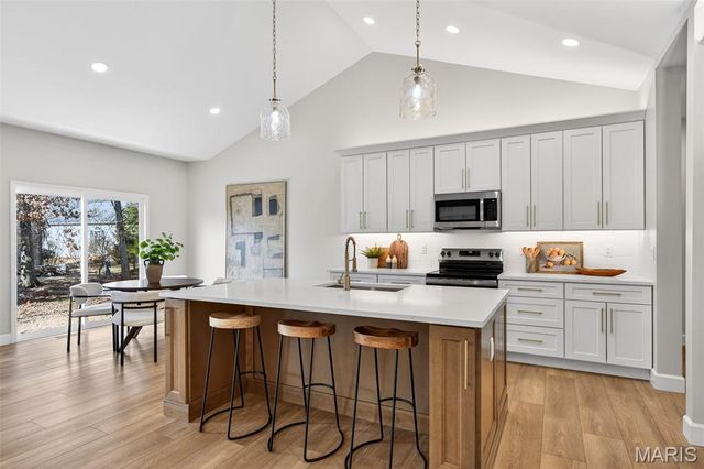 10643 Village Drive, Foristell, MO 63348